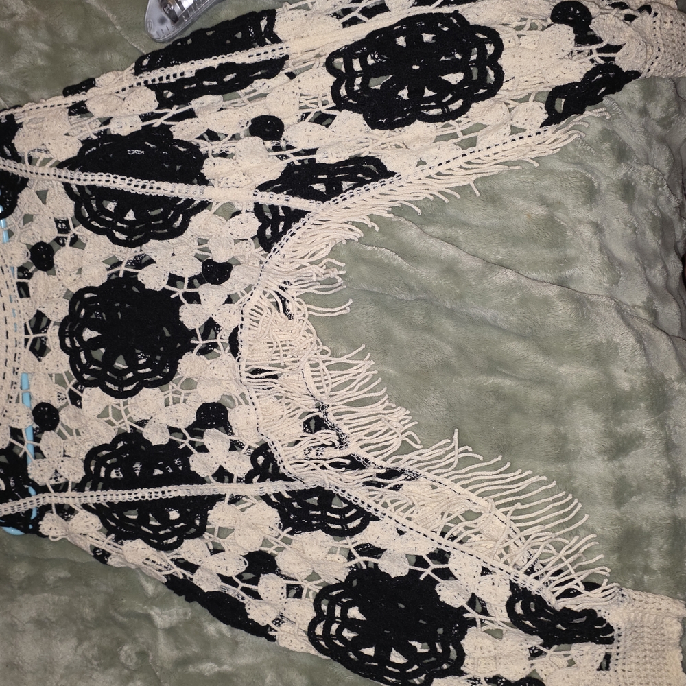 Black and Cream Crochet Crop Top Sweater Size 4-6